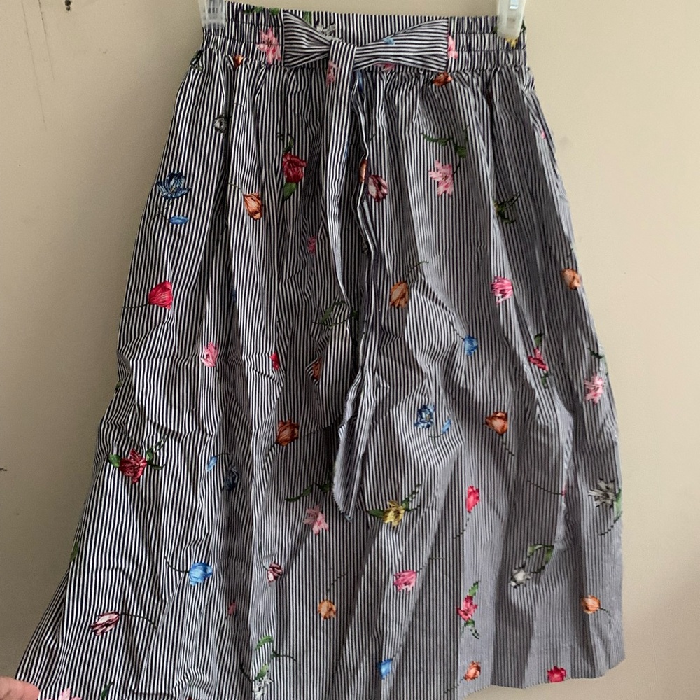 Floral Midi skirt with pockets